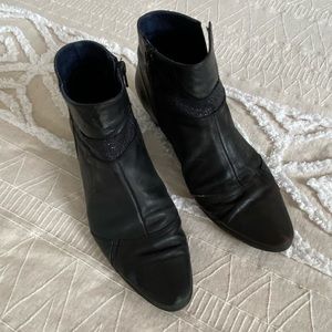 Dorking black booties